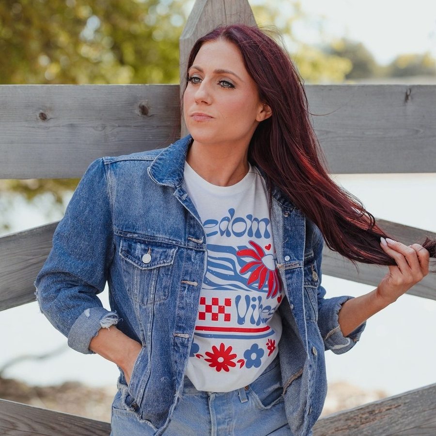 Women's Freedom Vibes Boyfriend Fit T-Shirt - White